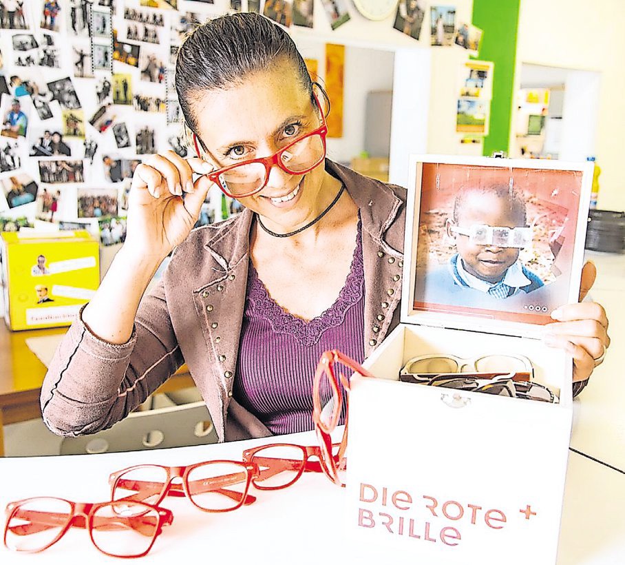 Auch als Unternehmerin hat Swetlana Geisler-Reiche die Spendenbox für ihre Hilfsaktion im Blick.